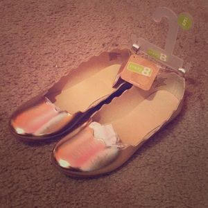 BRAND NEW - CRAZY 8 Girl gold shoes